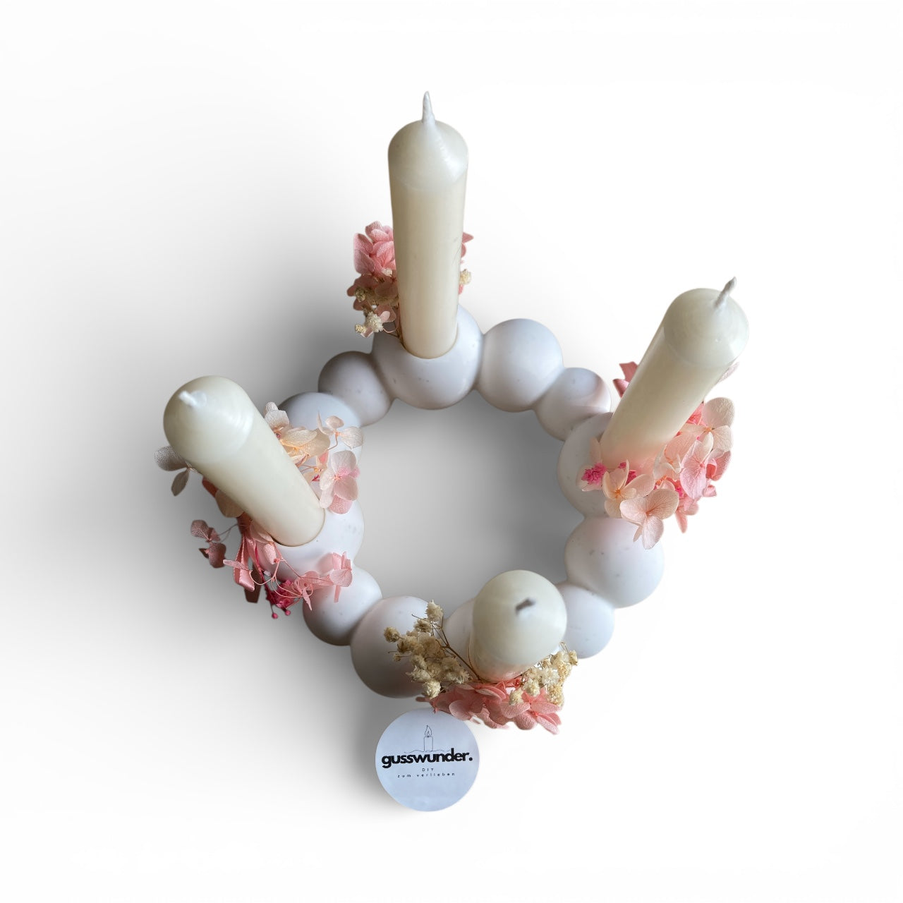 Handgegossener Adventskranz aus Jesin – ein zarter Blickfang für Dein Zuhause