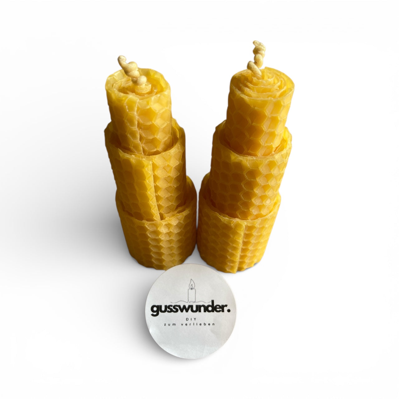 Handgewickelte Bienenwachskerze 9cm – natürlich, warm & unverwechselbar